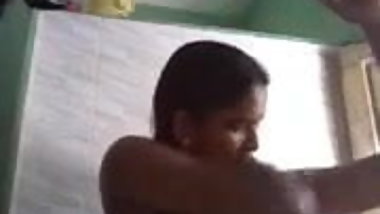 Smart Southindian Girl self filmed her Nude Bath