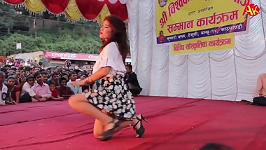 Hot dance in Stage -- Chittiyaan Kalaiyaa -- Hindi Song Nepali Dance.mp4