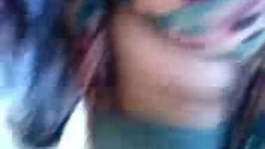 tamil marvadi aunty showing her boobs in bus